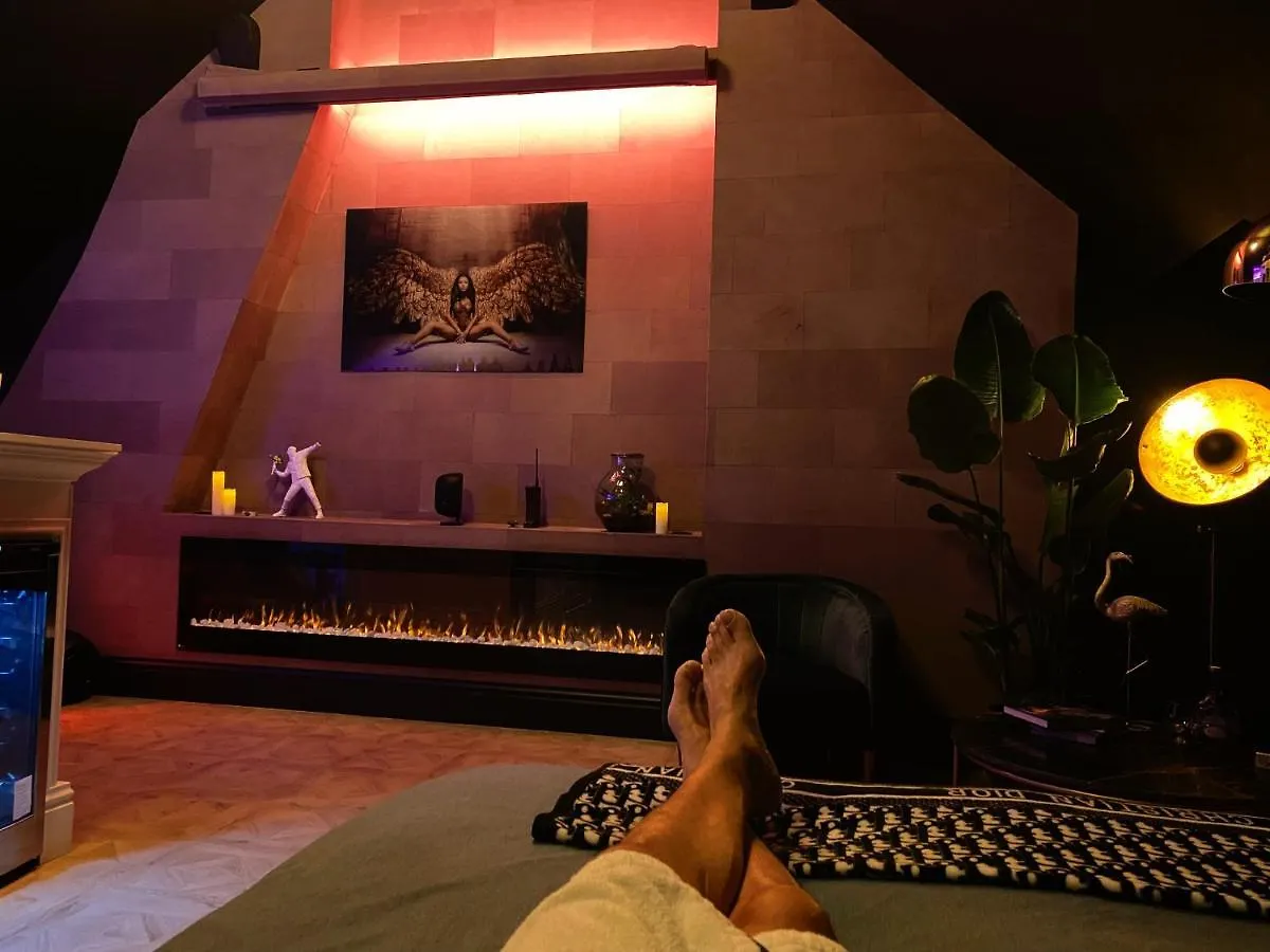 Loco Paradiso - Two Kingsize Beds, Outdoor Terrace, Dj Booth, Bar, Cinema, Bathtub, Kitchen, Airco Antwerp